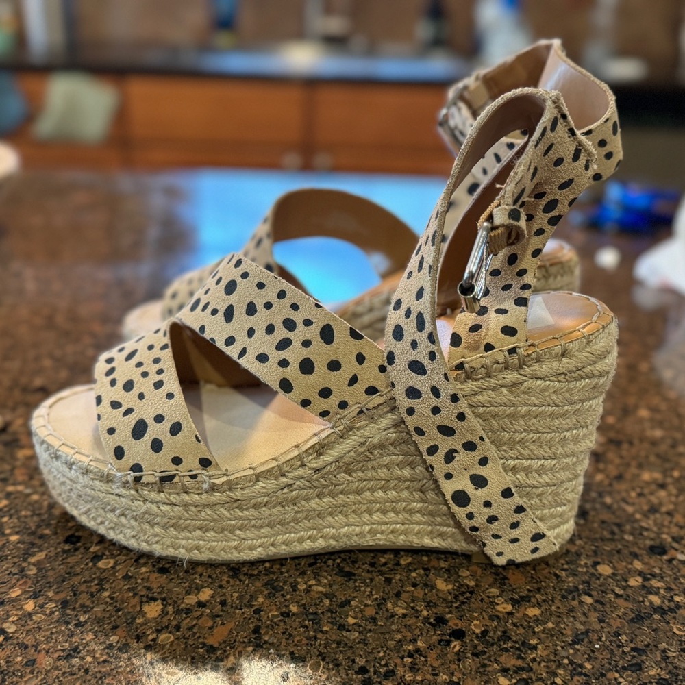 Dolce Vita sandal size 8